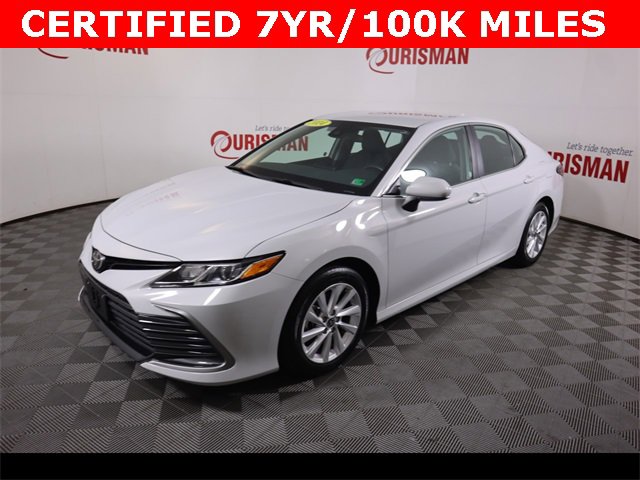 2024 Toyota Camry LE photo 3