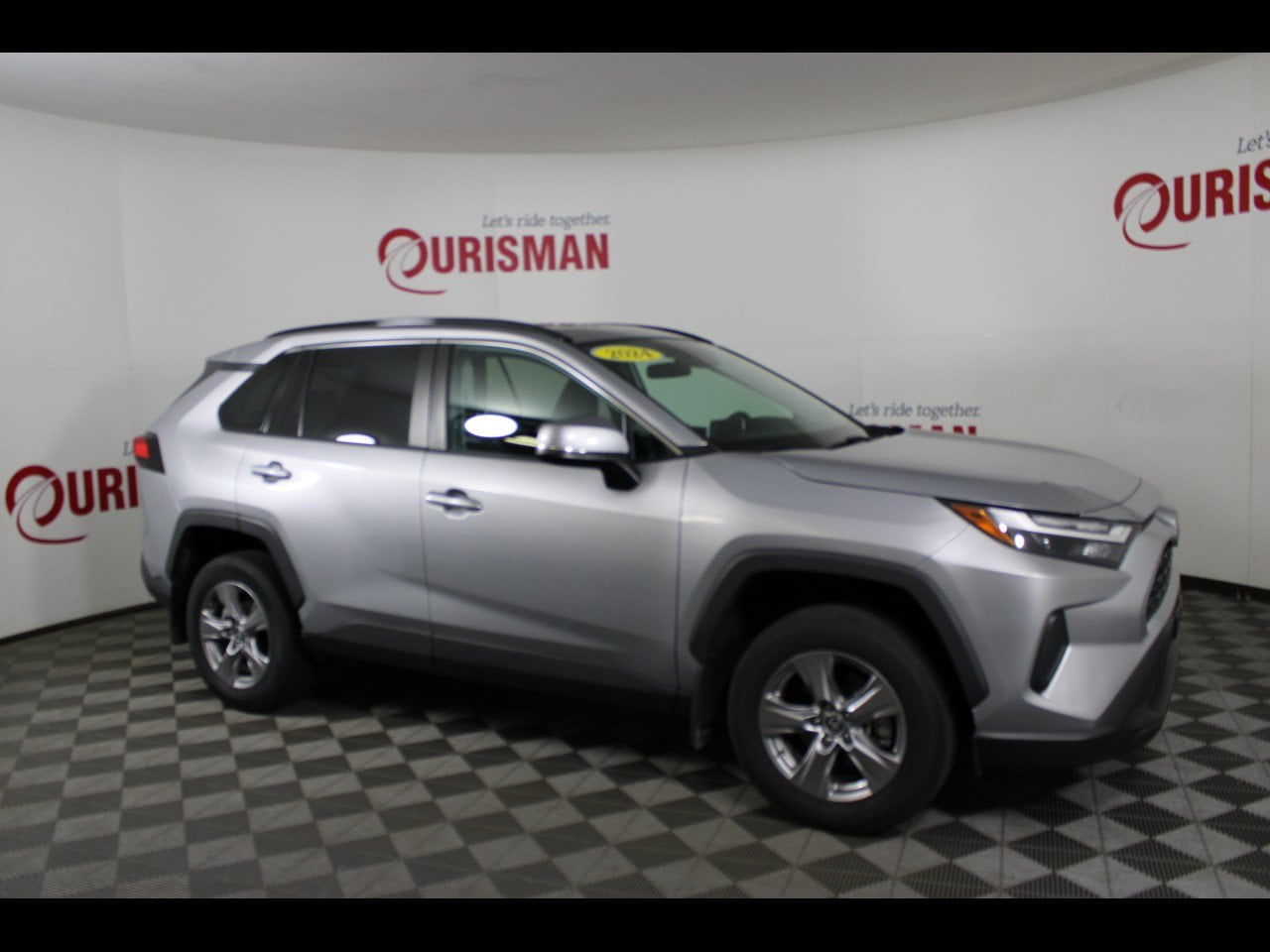 2024 Toyota RAV4 XLE - Photo 10