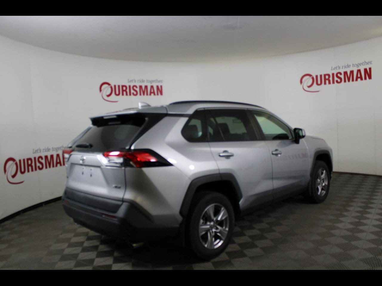 2024 Toyota RAV4 XLE - Photo 8