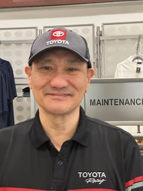 Staff member John Kim from ID_22d758eb842b