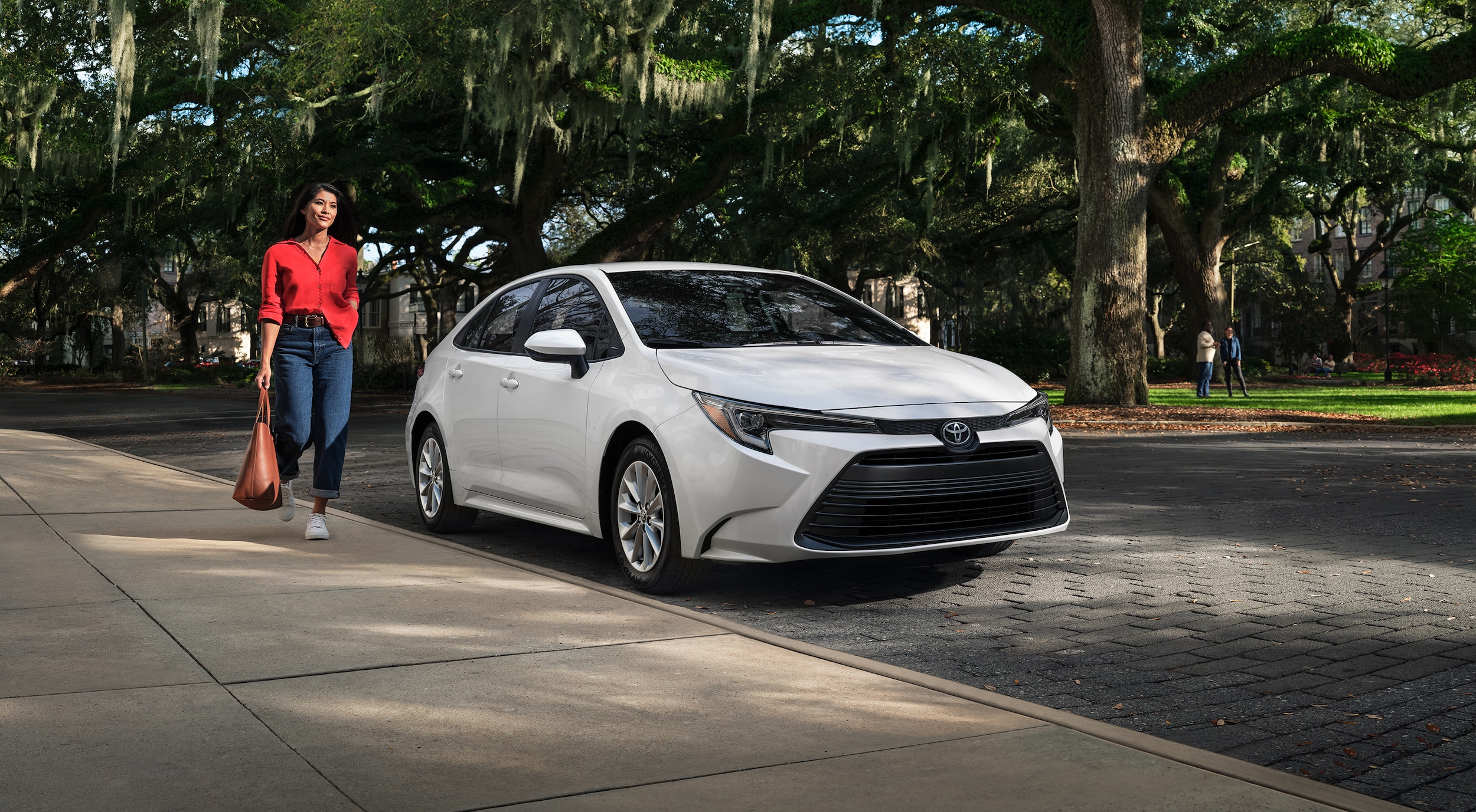 2024-Toyota-Corolla-LE-Sedan-L01.jpg