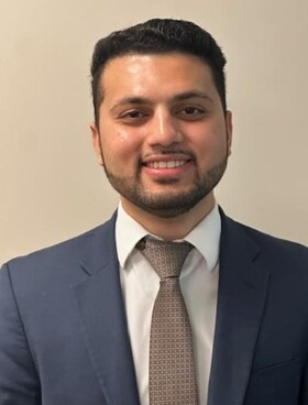 Staff member Jan Khan from ID_2ef19f8d6382