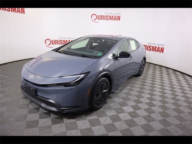 2024 Toyota Prius LE photo 2