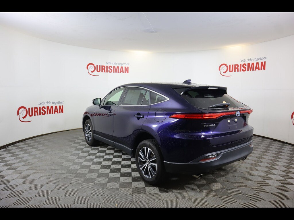 2022 Toyota Venza LE photo 3