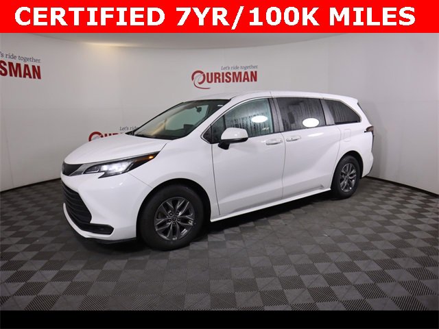 2023 Toyota Sienna LE photo 2