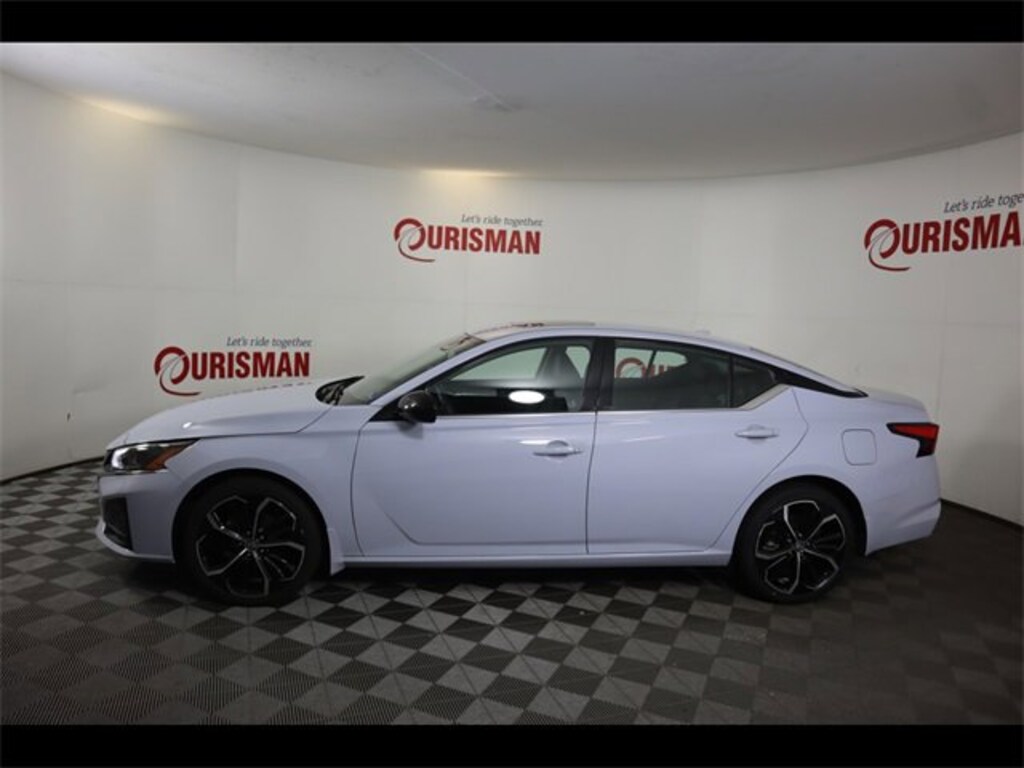Used 2024 Nissan Altima 2.5 SR Sedan