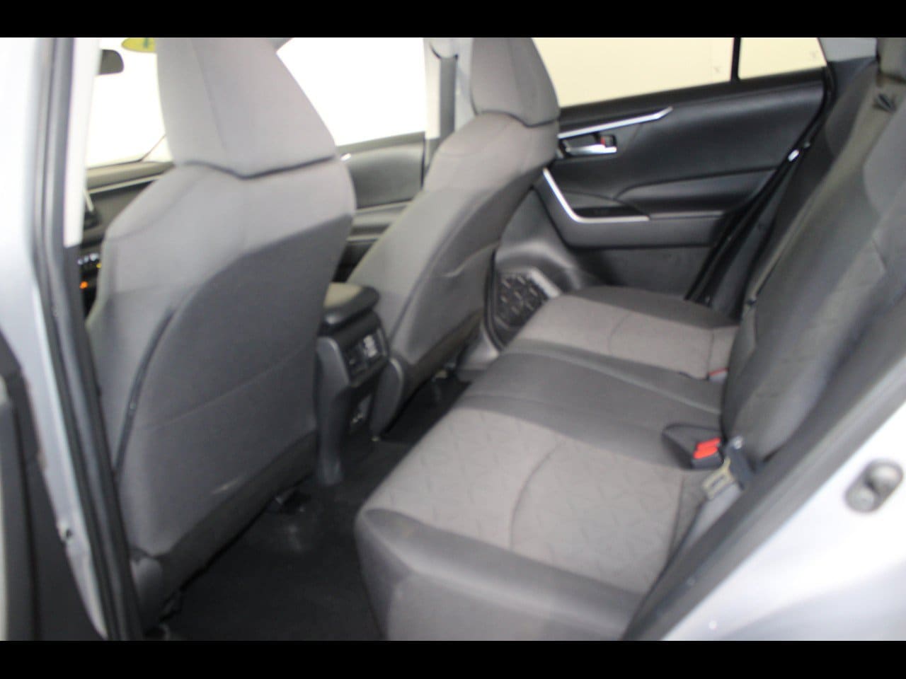 2024 Toyota RAV4 XLE - Photo 14