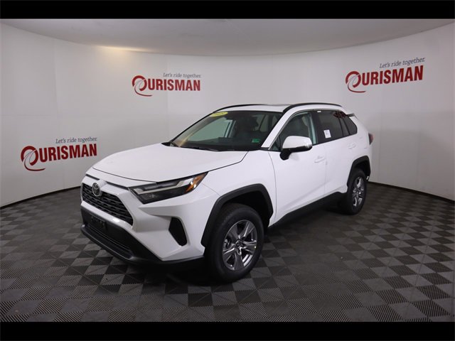 2025 Toyota RAV4 XLE photo 3