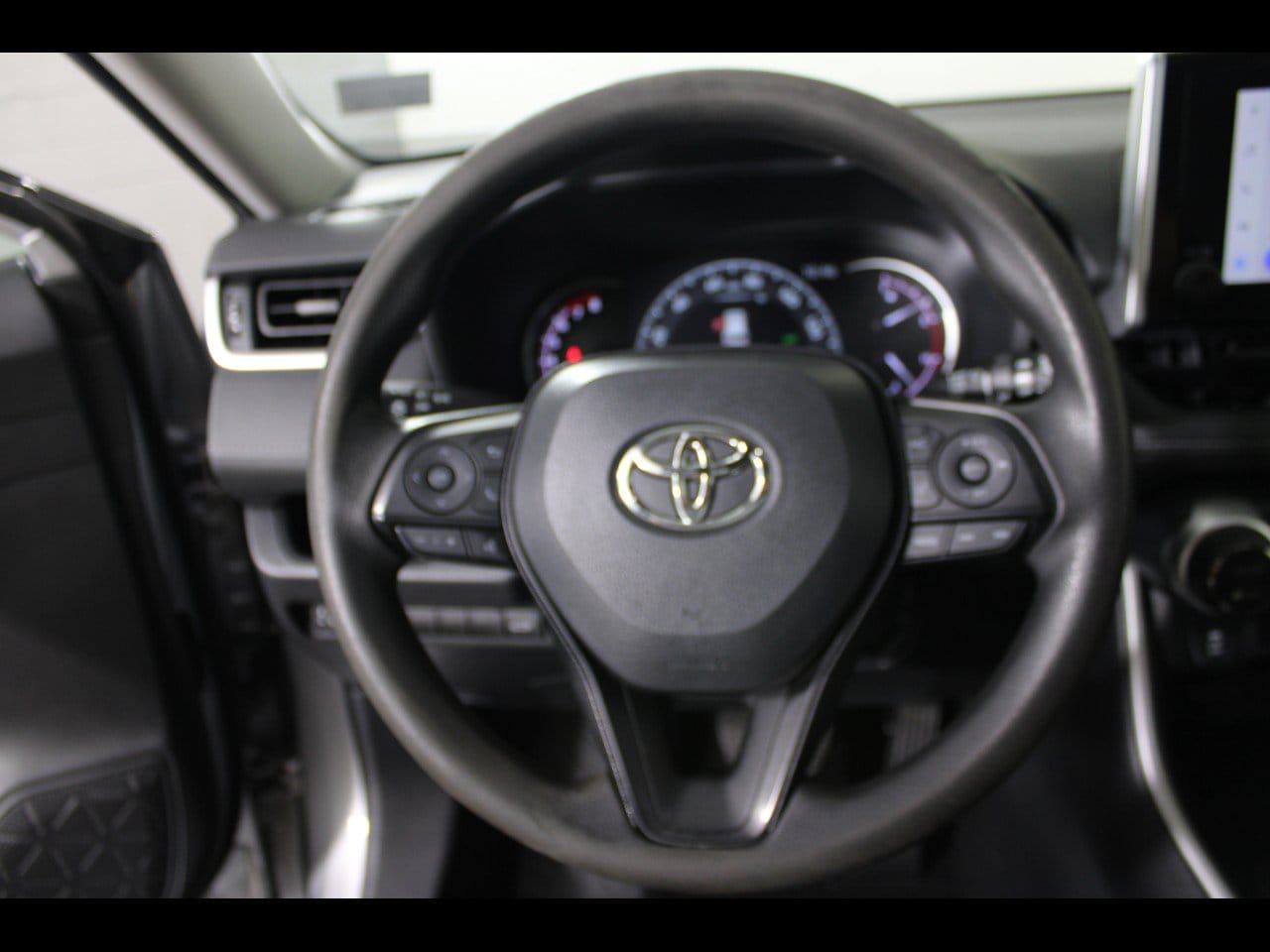 2024 Toyota RAV4 XLE - Photo 21