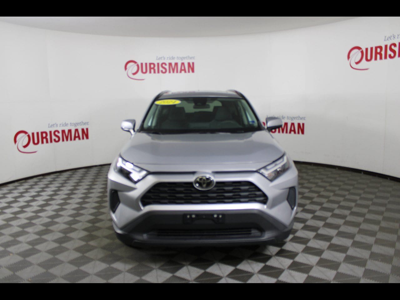 2024 Toyota RAV4 XLE - Photo 13