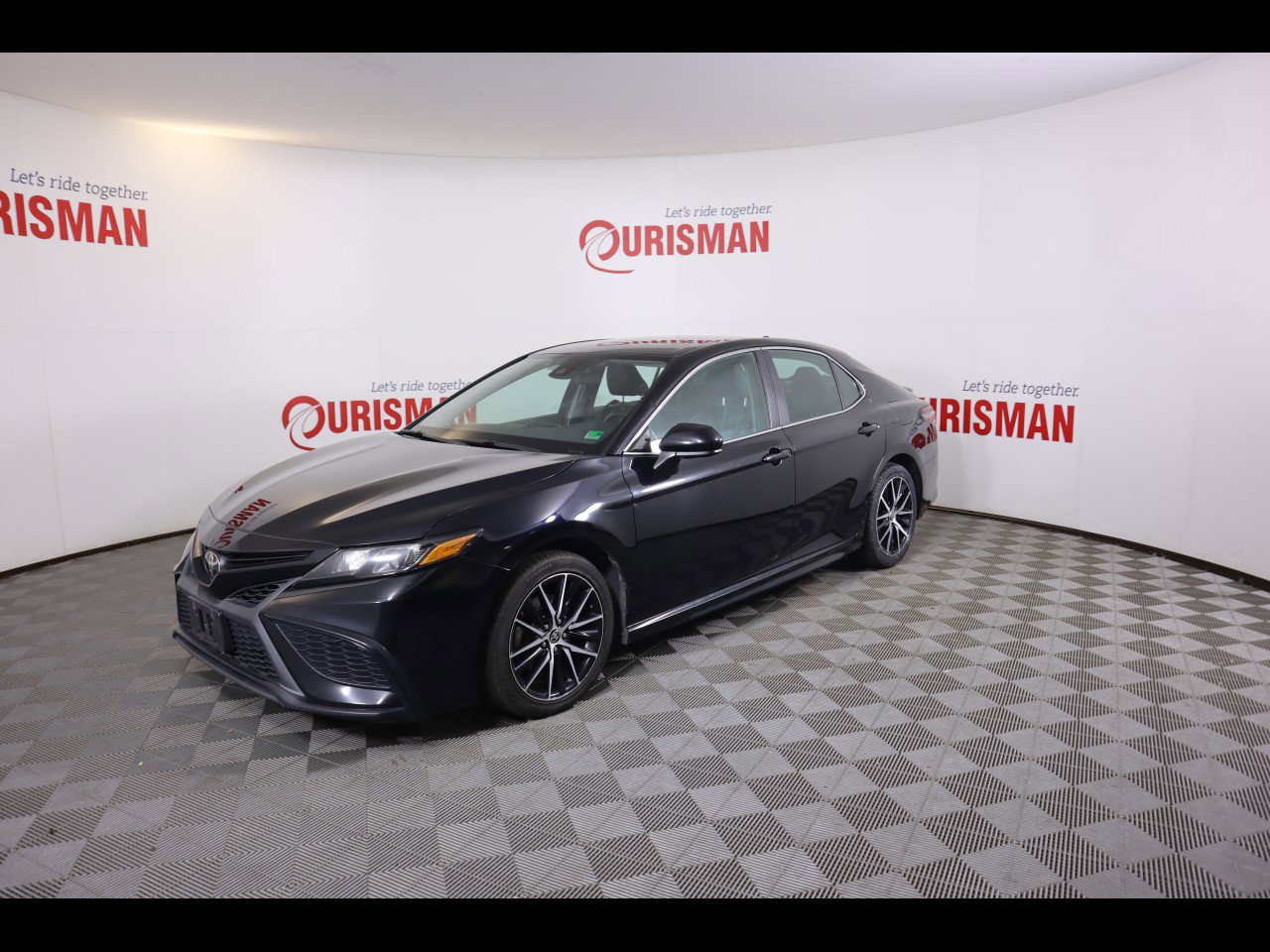2021 Toyota Camry SE photo 2