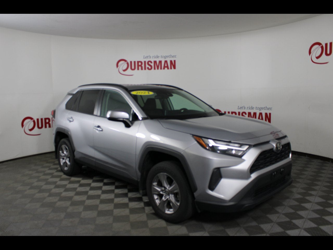 2024 Toyota RAV4 XLE - Photo 11