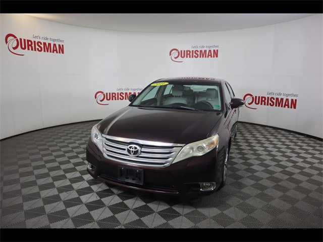 2011 Toyota Avalon Limited's photo