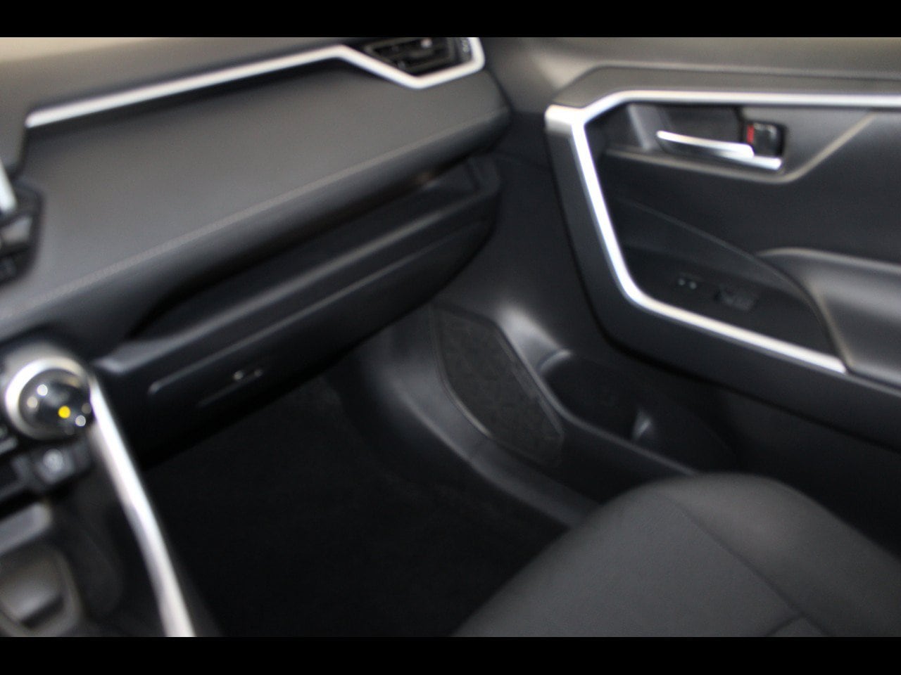 2024 Toyota RAV4 XLE - Photo 16