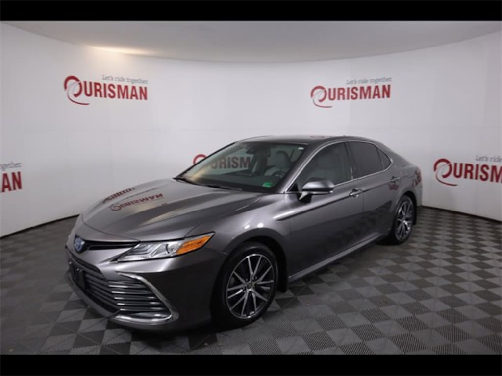 Used 2022 Toyota Camry Hybrid XLE Sedan