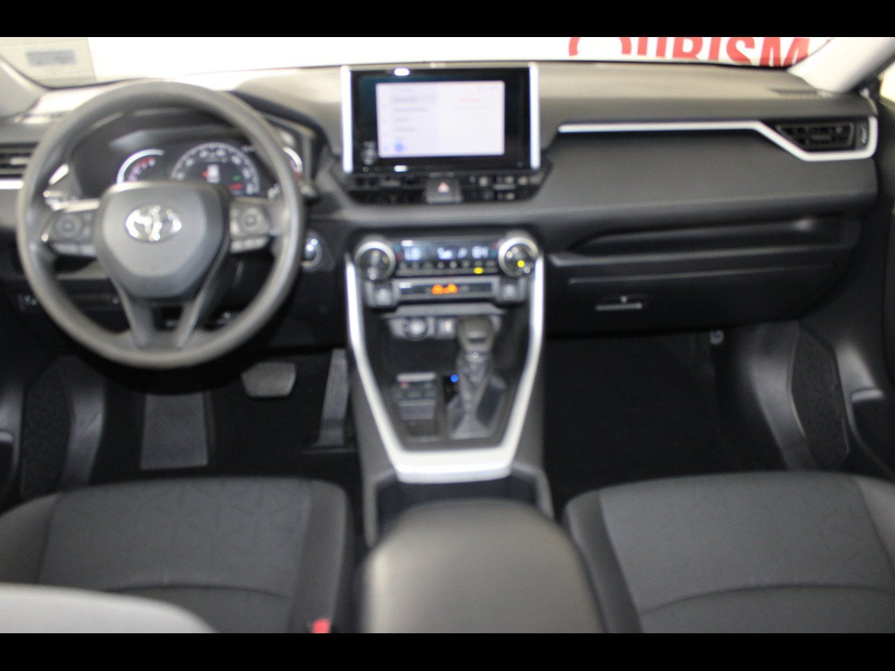 2024 Toyota RAV4 XLE - Photo 15