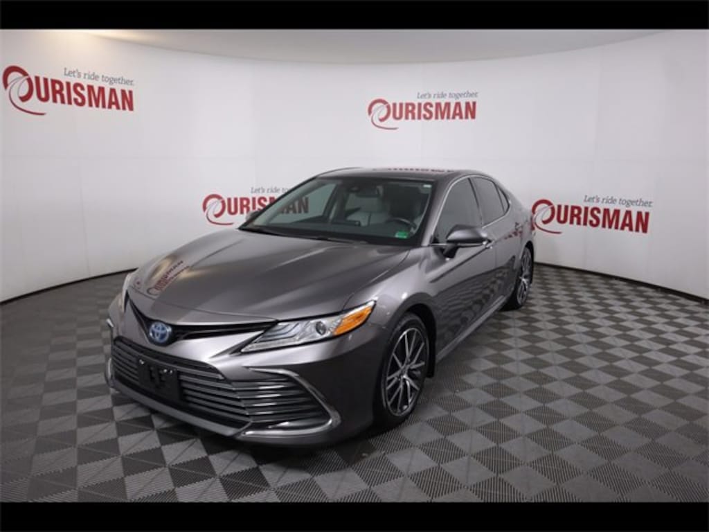 Used 2022 Toyota Camry Hybrid XLE Sedan