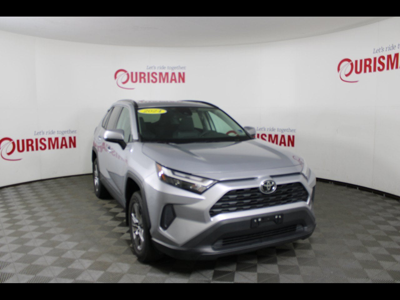 2024 Toyota RAV4 XLE - Photo 12