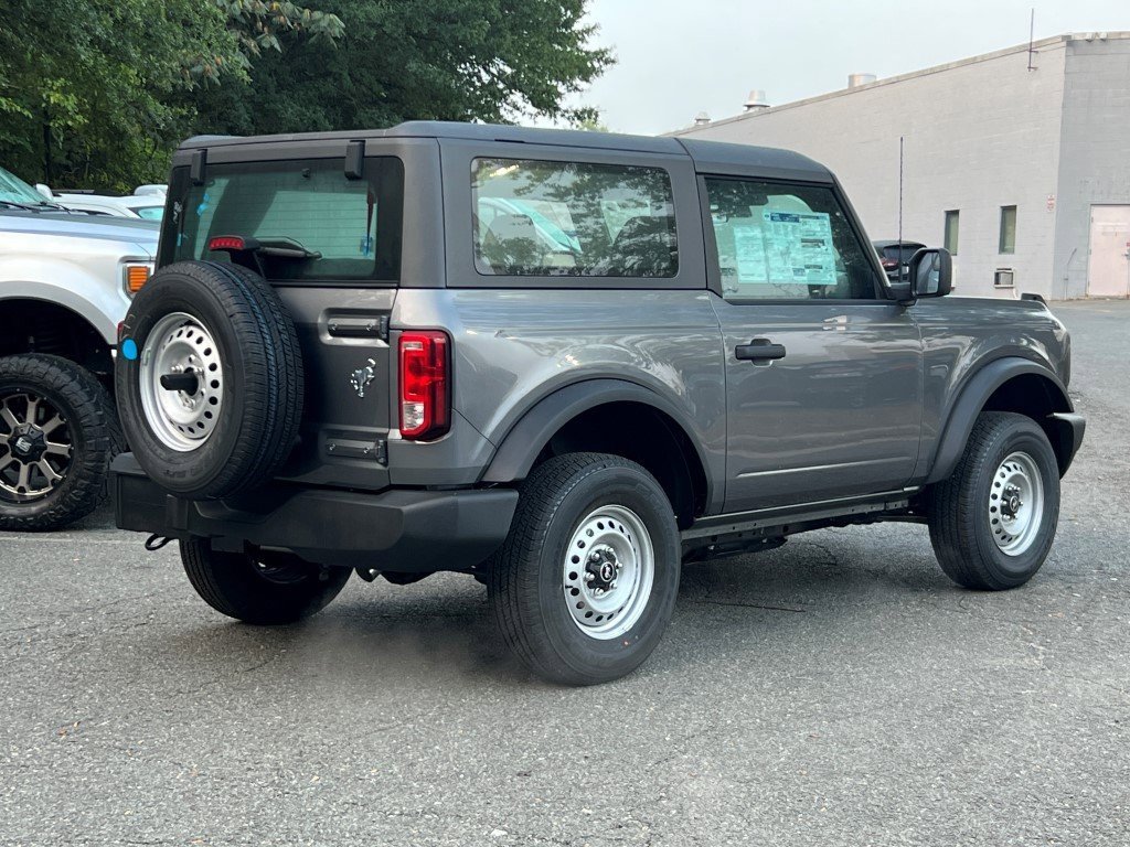 2025 Ford Bronco Base photo 3