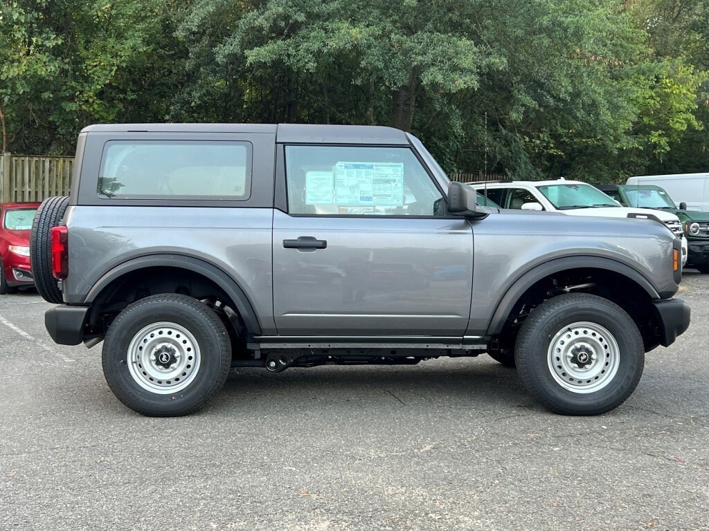 2025 Ford Bronco Base photo 2
