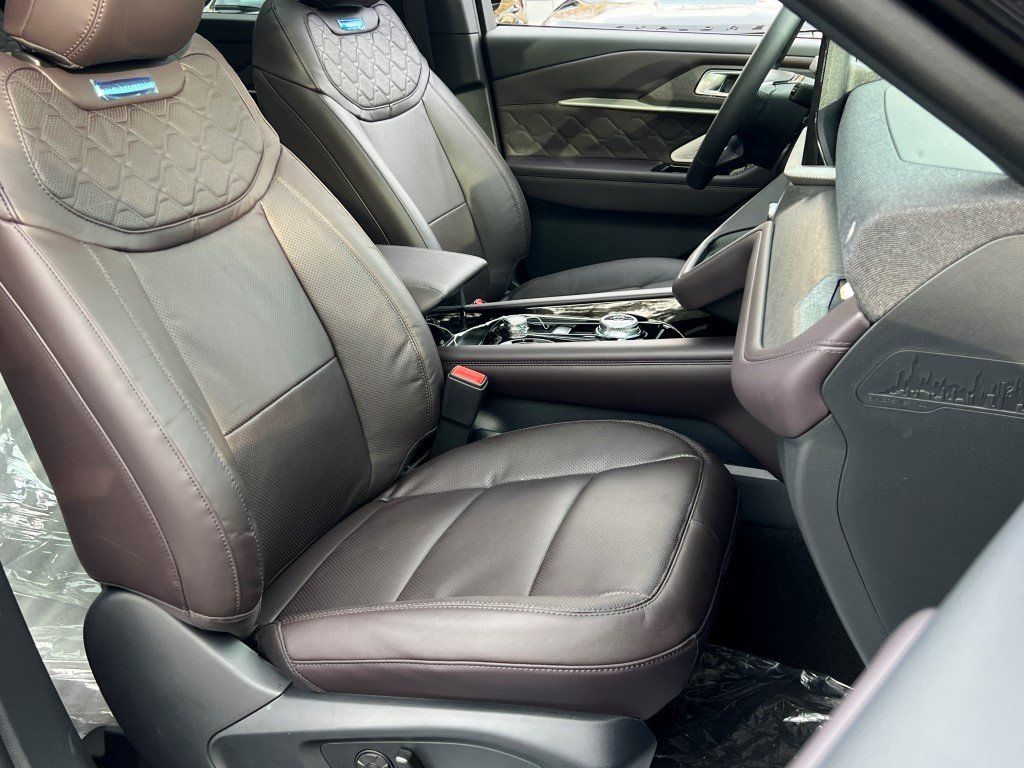 2026 Ford Explorer Platinum - Photo 8