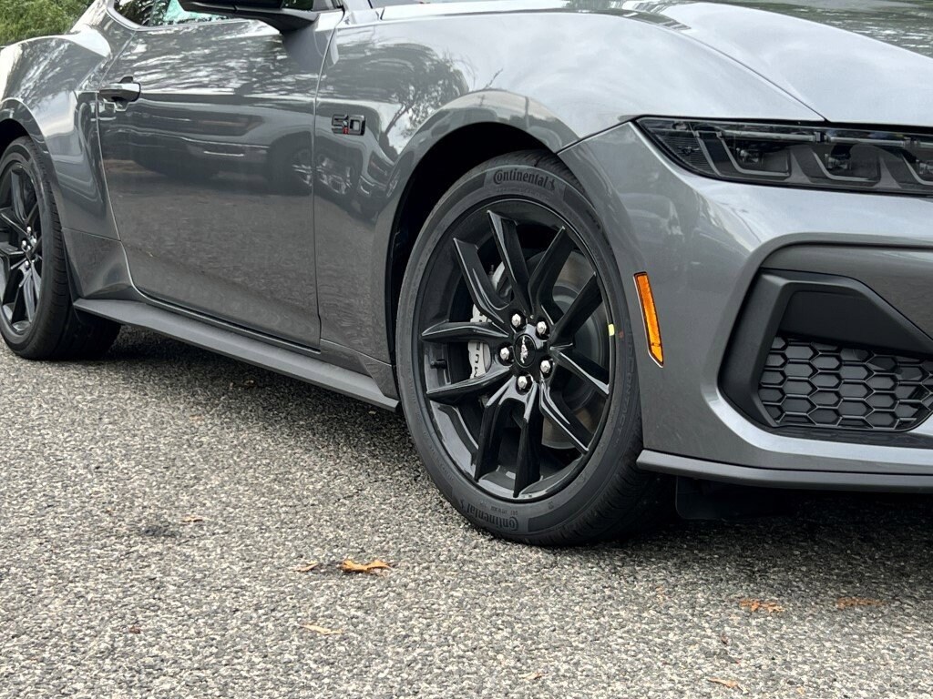 2025 Ford Mustang GT photo 3