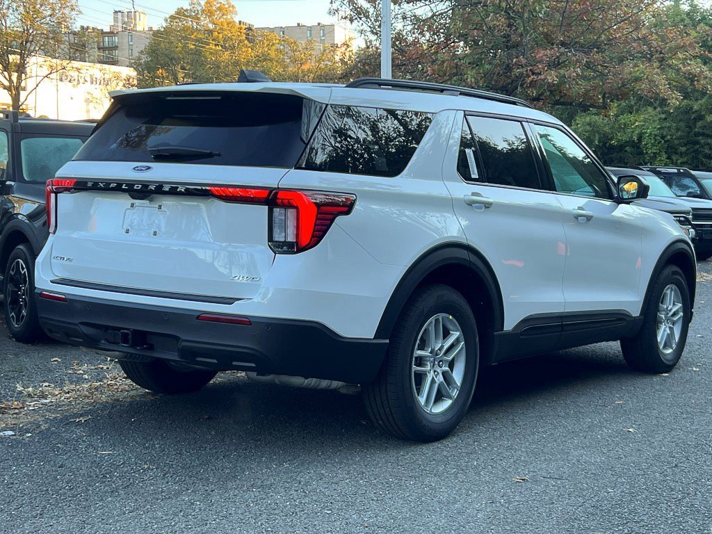 2026 Ford Explorer photo 4