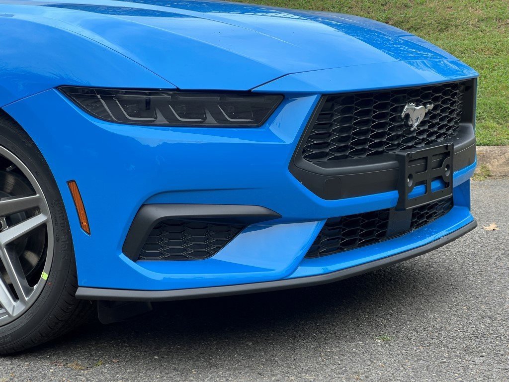 2025 Ford Mustang EcoBoost photo 2