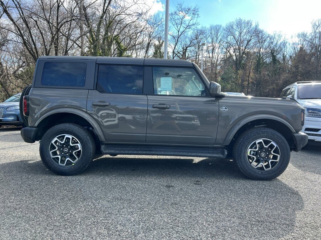 New 2025 Ford Bronco Outer Banks SUV