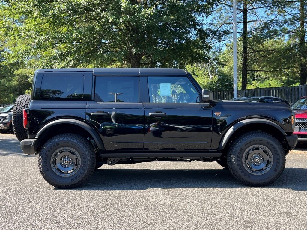2025 Ford Bronco Badlands photo 2