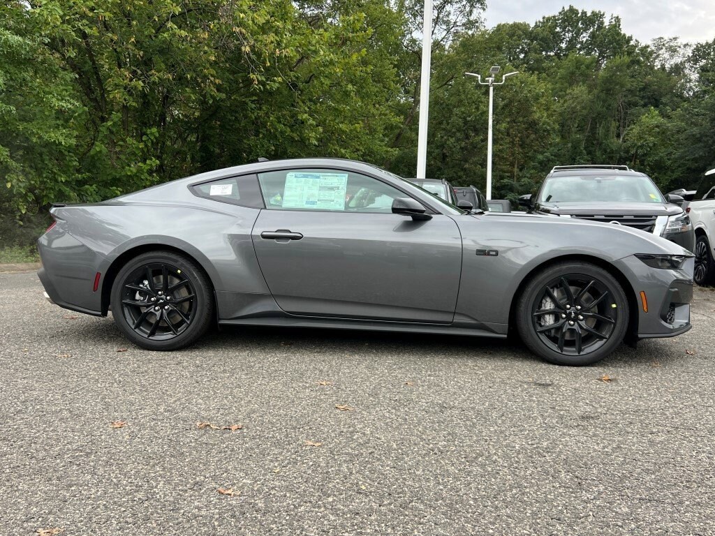 2025 Ford Mustang GT photo 4