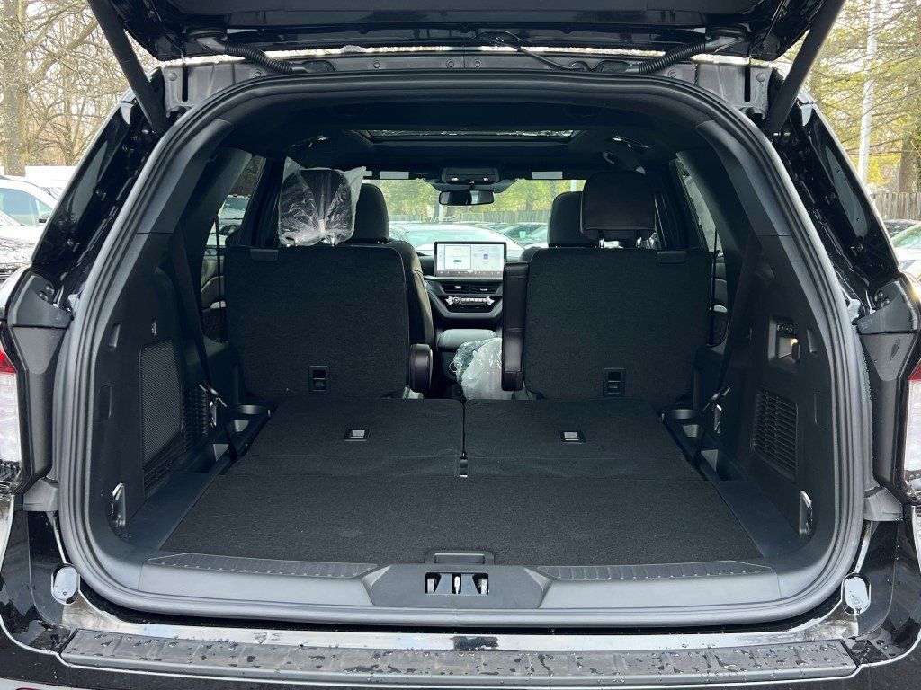 2026 Ford Explorer Platinum - Photo 12