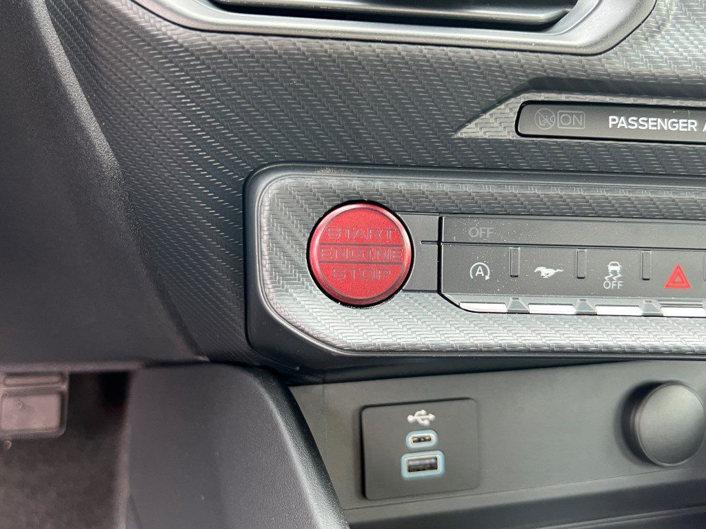 2025 Ford Mustang GT Fastback - Photo 9