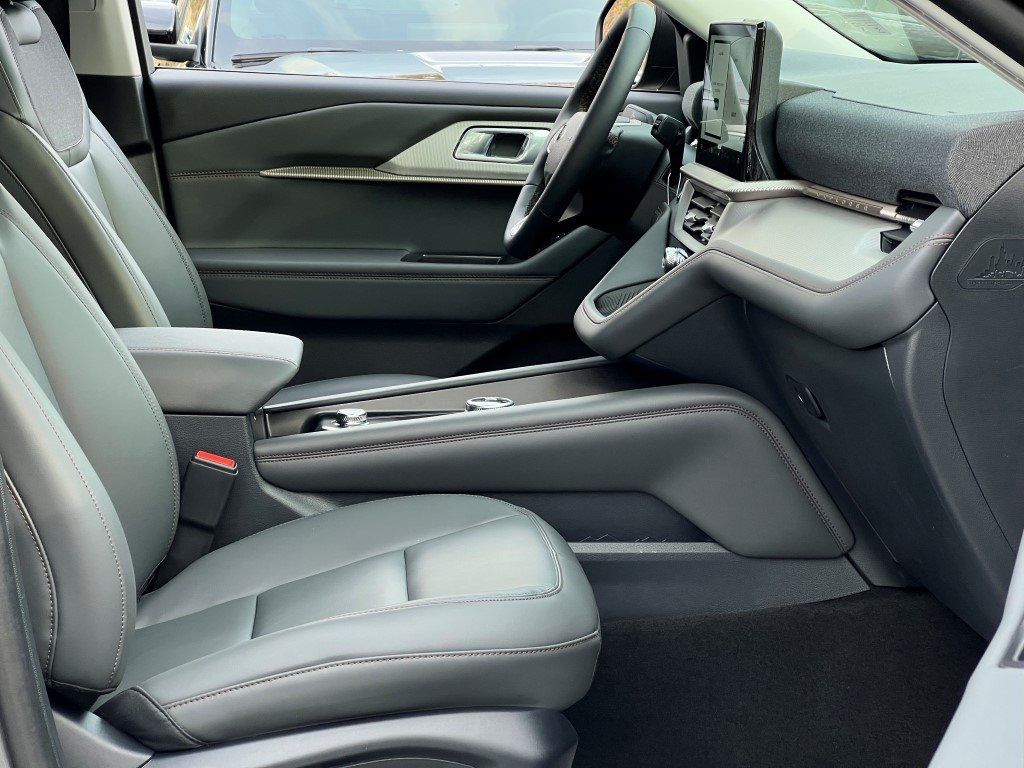 2026 Ford Explorer Active - Photo 8