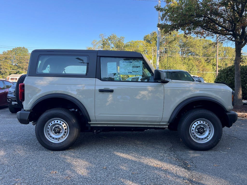 New 2025 Ford Bronco Base SUV