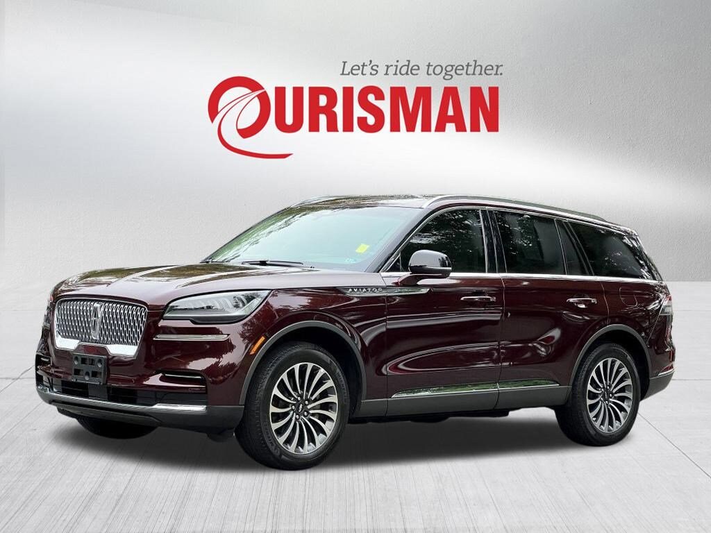 2022 Lincoln Aviator Standard photo 2