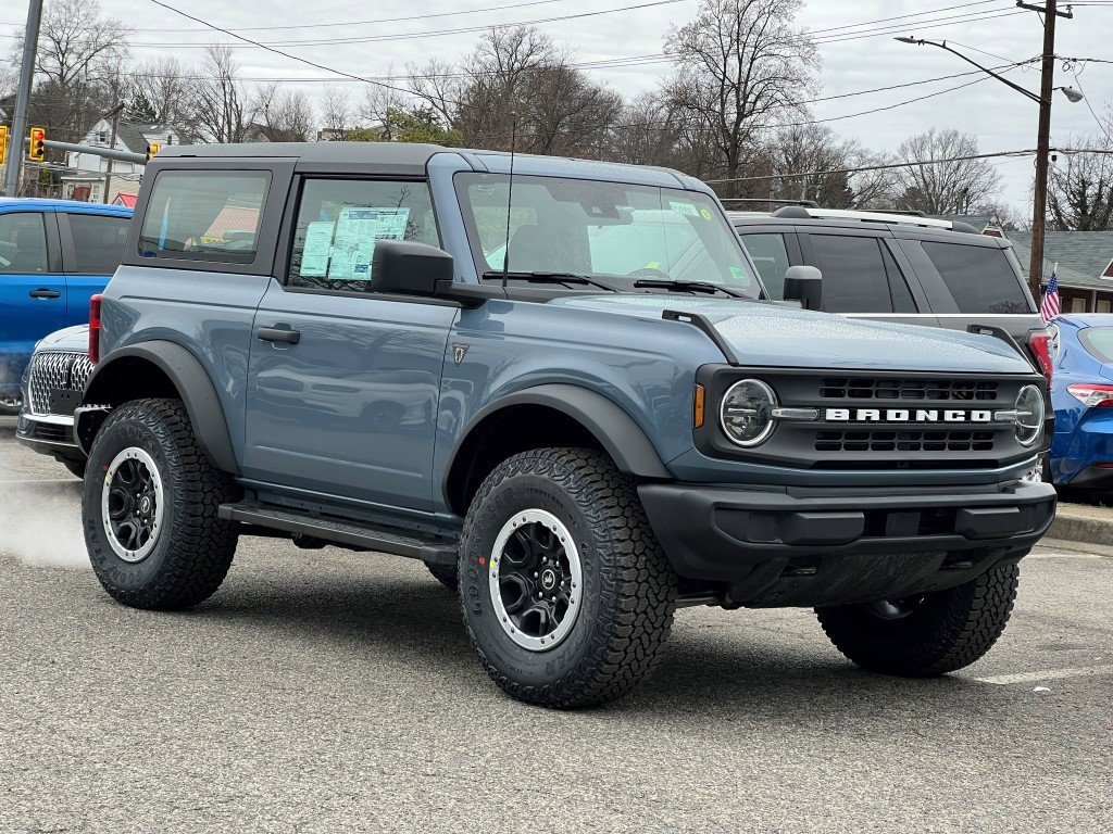 2025 Ford Bronco 2-Door Base's photo