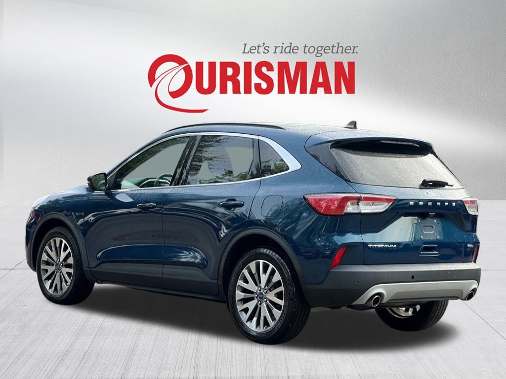 2020 Ford Escape Titanium Hybrid photo 3