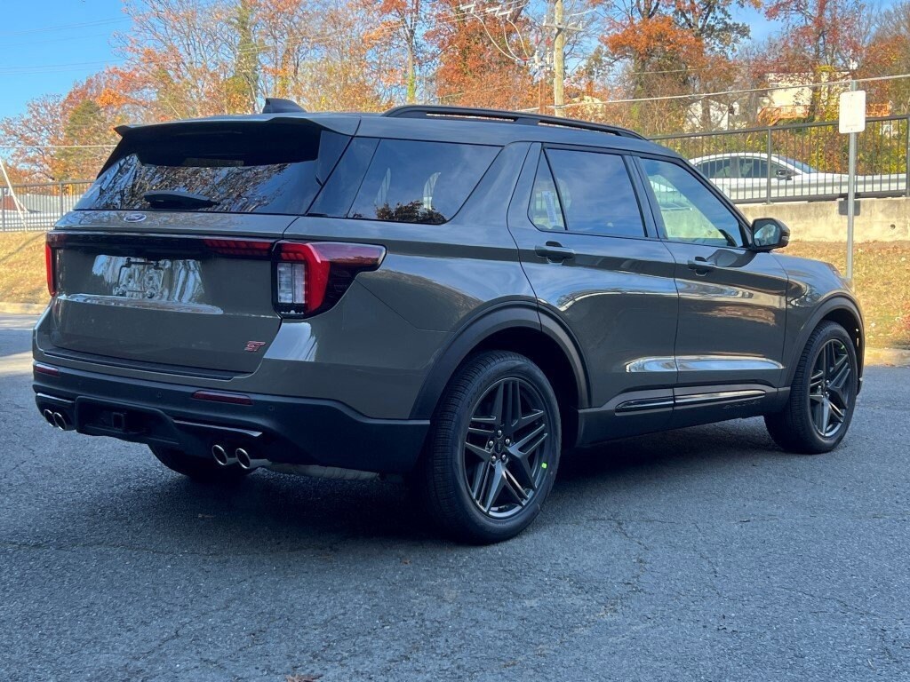 2026 Ford Explorer ST photo 2