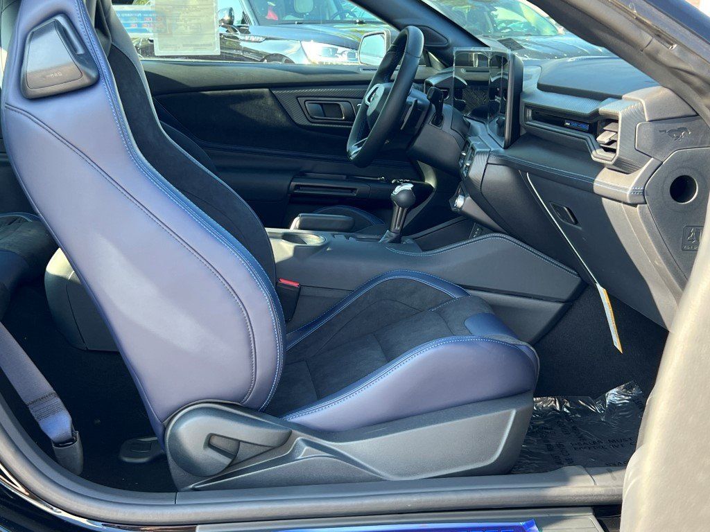 2025 Ford Mustang Dark Horse - Photo 16