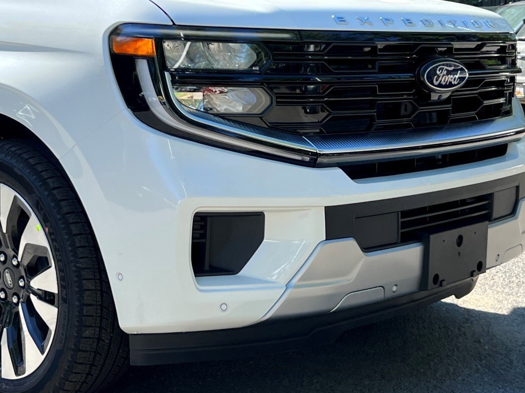 2025 Ford Expedition MAX Platinum photo 2