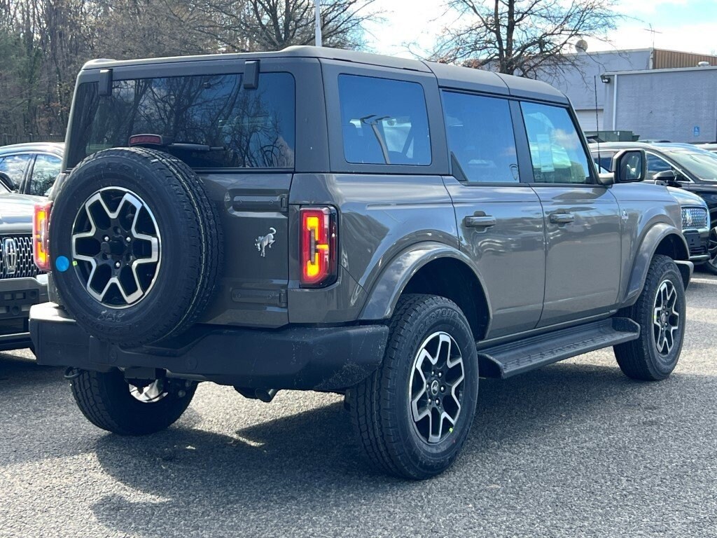 New 2025 Ford Bronco Outer Banks SUV