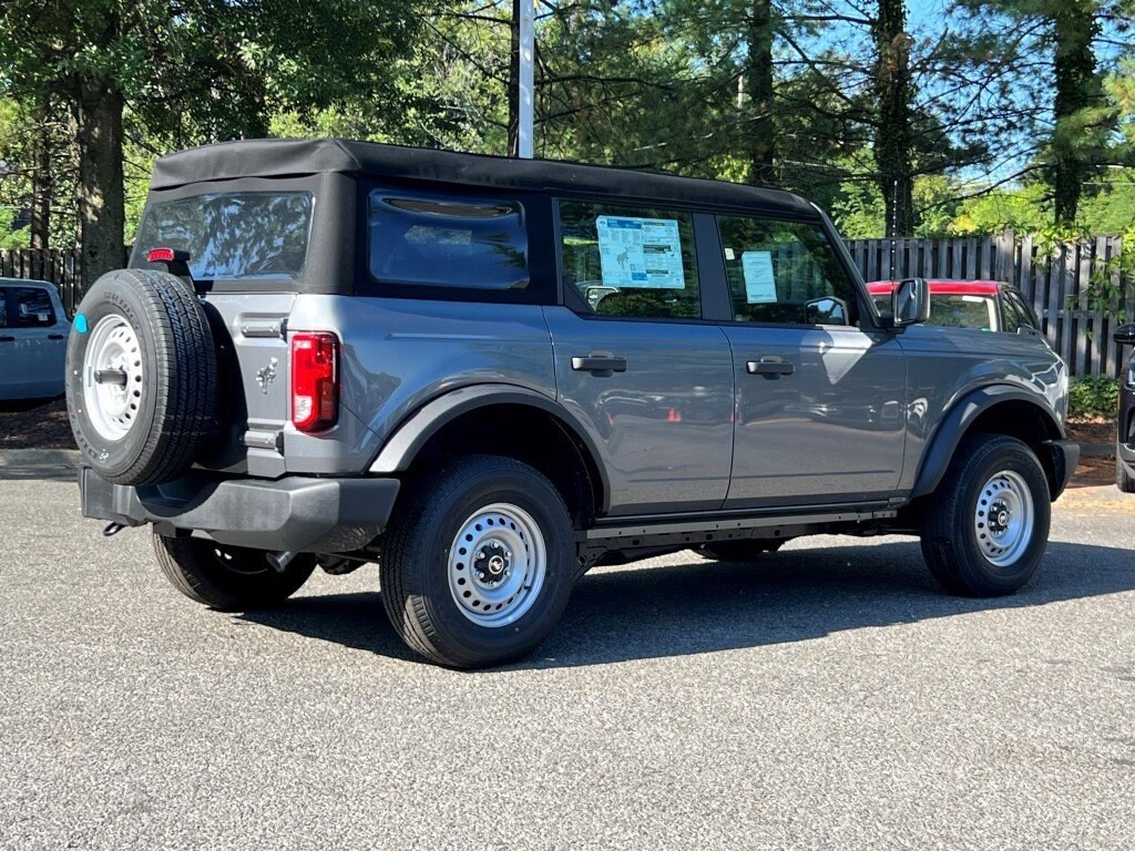 2025 Ford Bronco Base photo 4