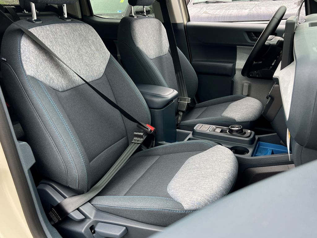 2025 Ford Maverick XLT - Photo 9