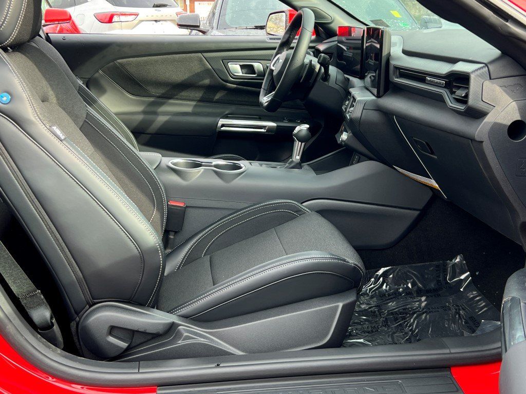 2025 Ford Mustang GT Fastback - Photo 14