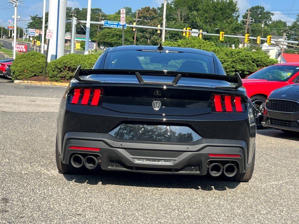 2025 Ford Mustang Dark Horse - Photo 8