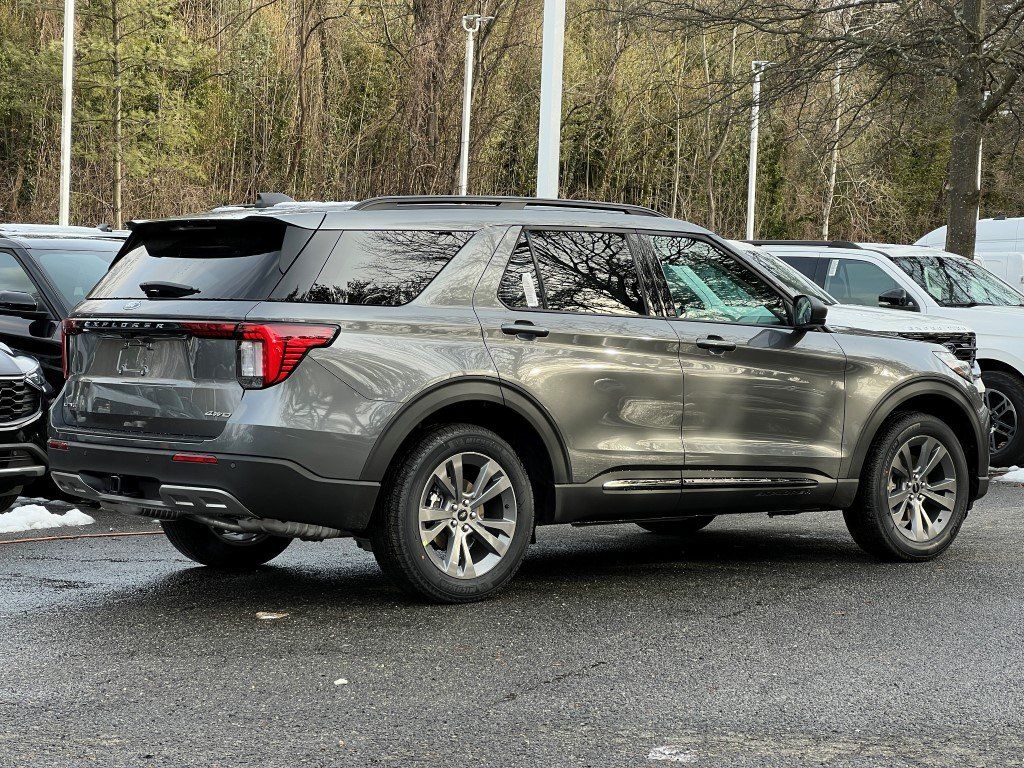 2026 Ford Explorer Active - Photo 4