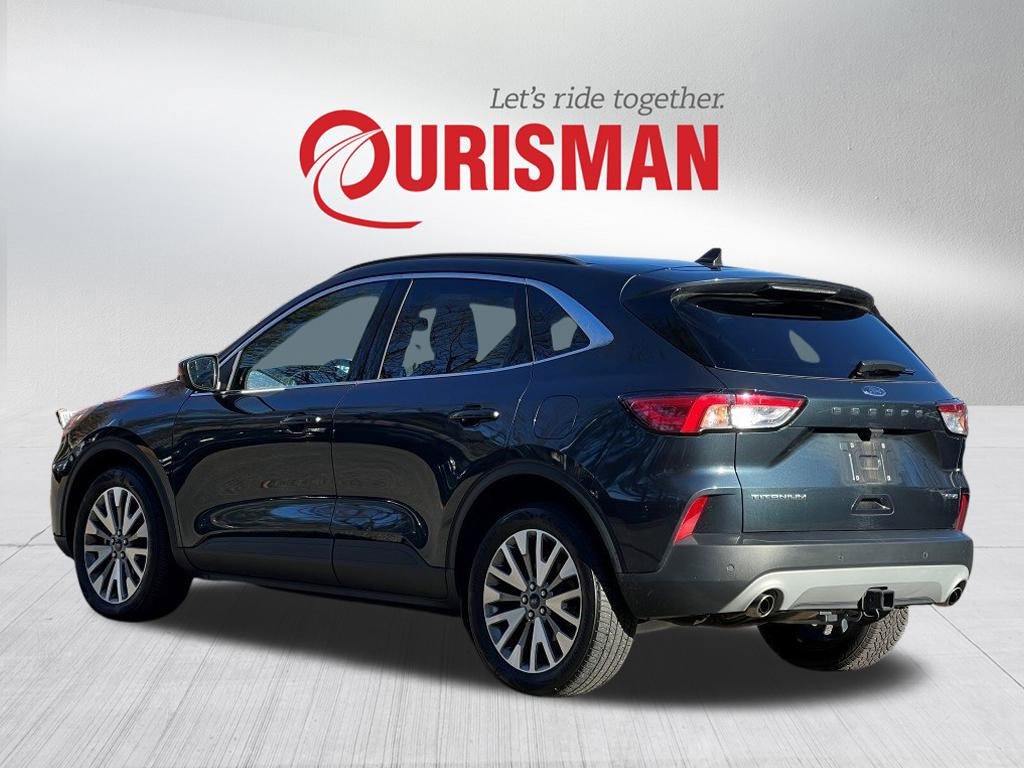 2022 Ford Escape Titanium photo 4