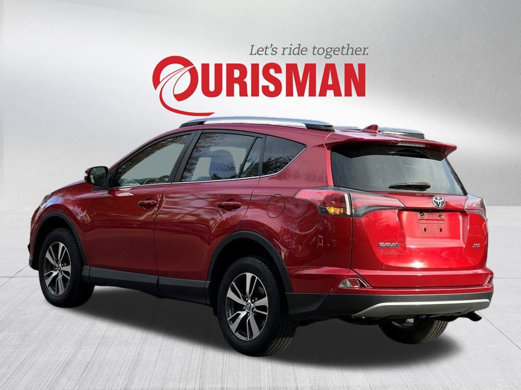 2017 Toyota RAV4 XLE photo 3