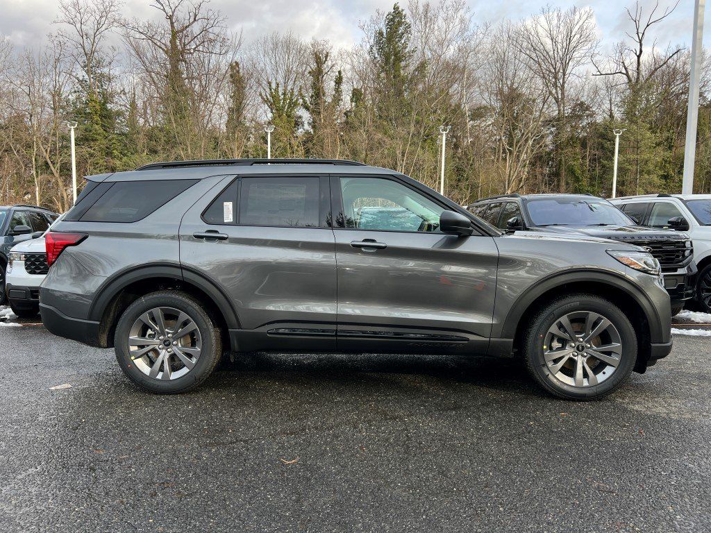 2026 Ford Explorer Active - Photo 3